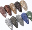 Noen av fargene i serien Sparkling Crystal Diamond Nail Powder. thumbnail